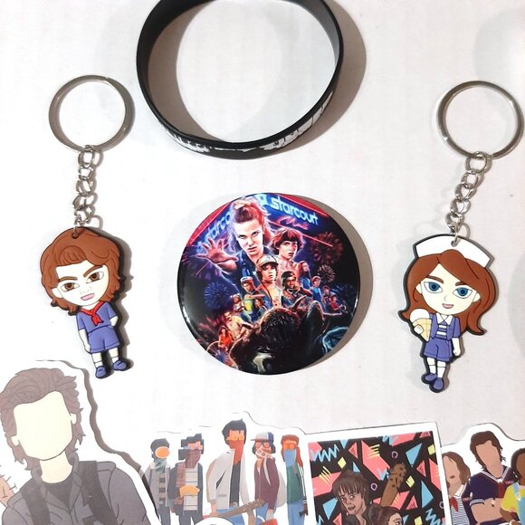 Stranger Things Steve & Robin Fan gift set 2 Keyrings Pins Bracelets an Stickers - Picture 2 of 3